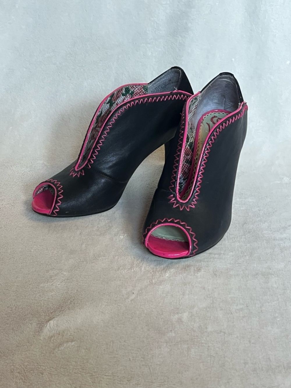 Poetic License Black Leather Heels with Hot Pink Trim